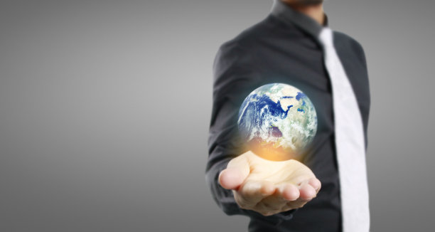 人类手中的地球，地球图片由NASA提供图片下载