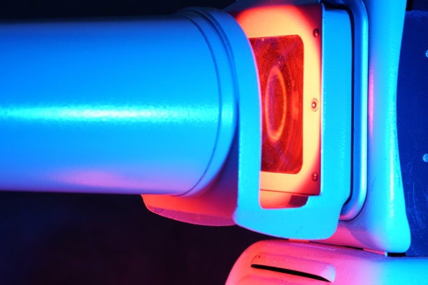 老式幻灯机与幻灯片相框在工作室用闪光灯拍摄图片下载