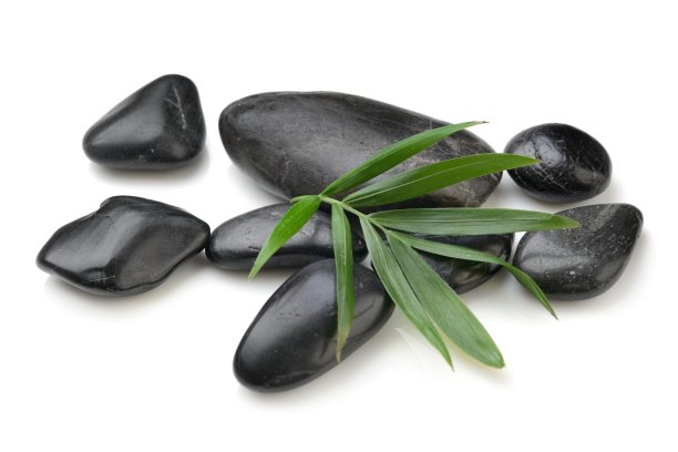 玄武岩禅宗石和竹叶孤立上白图片下载