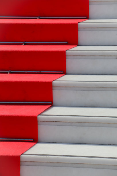 红地毯和白色大理石台阶图片下载