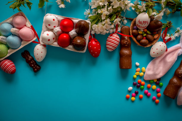 樱花和春蛋的枝头图片下载