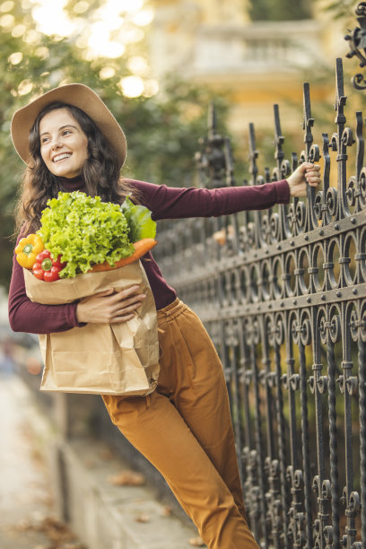喜欢购物的女人图片下载