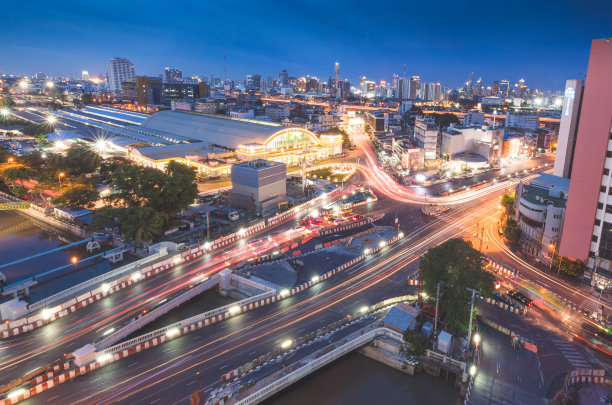 城市景观区(华兰芳火车站)傍晚俯瞰高层建筑(泰国曼谷)图片下载