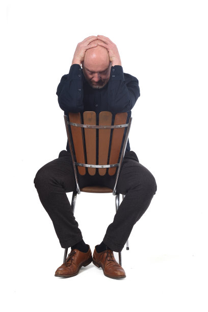 一个孤立在白人背景下的中年男子图片下载