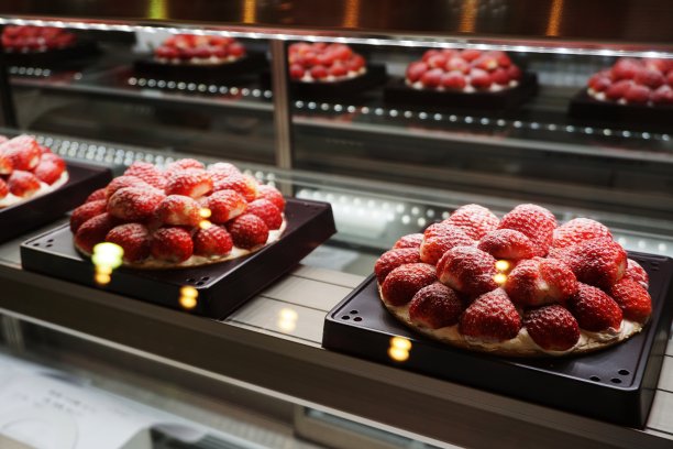 面包店里的草莓甜蛋糕图片下载