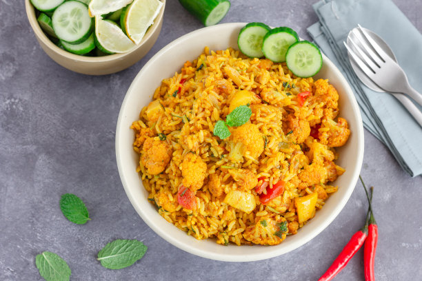 蔬菜花椰菜炒饭，印度美食照片图片下载