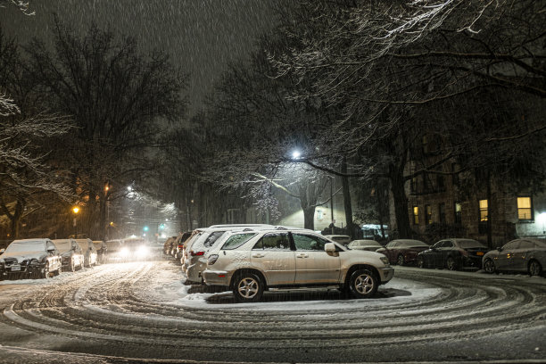 下雪的邻居图片下载
