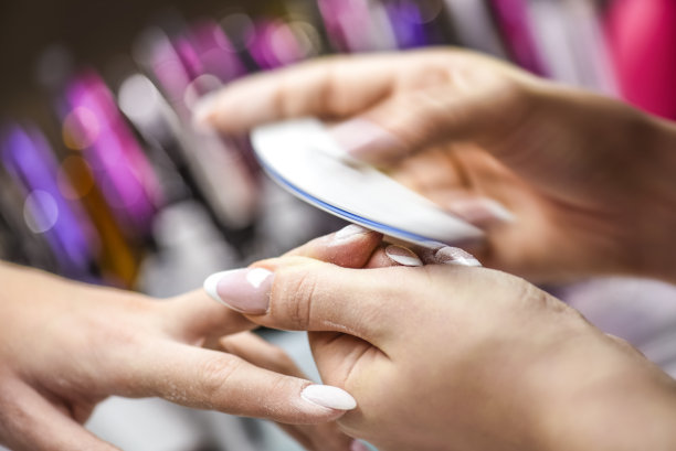 豪华美容院的美甲细节图片下载