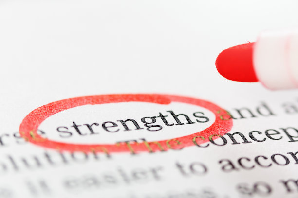 “强项”一词在文件上用红色圈出图片下载