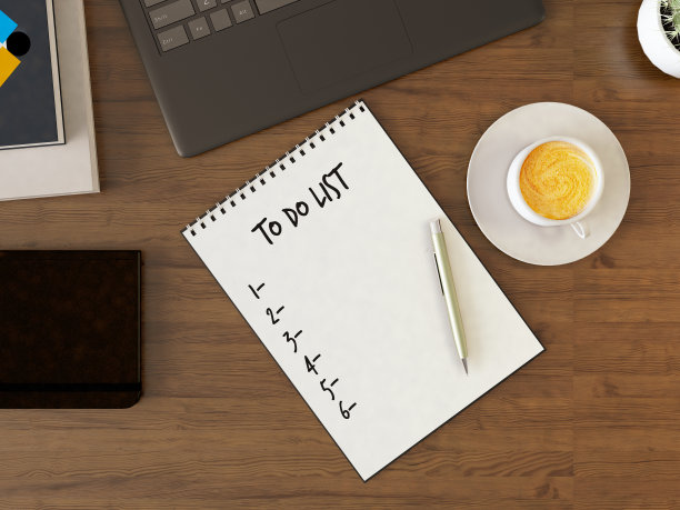 待办事项清单与咖啡和笔记本电脑图片下载