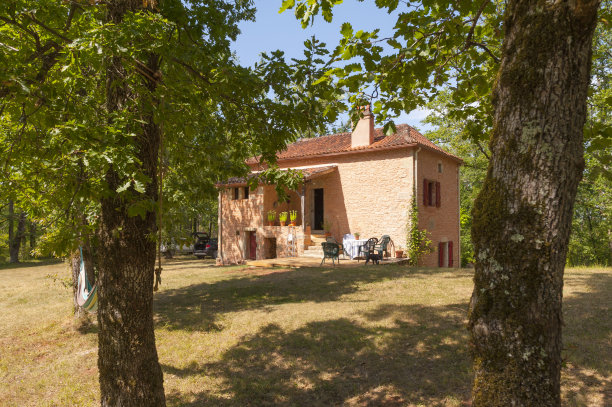 法国西南部的乡村石屋。图片下载