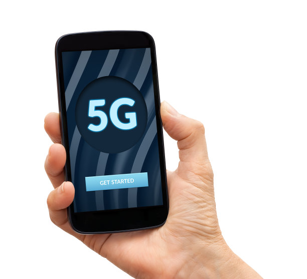 手持带有5G网络概念的手机在屏幕上图片下载