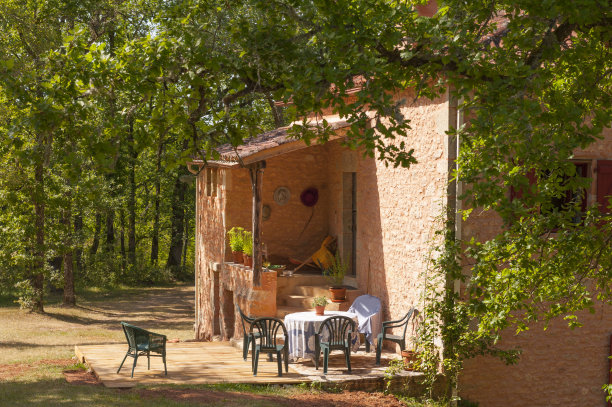 法国西南部的乡村石屋。图片下载