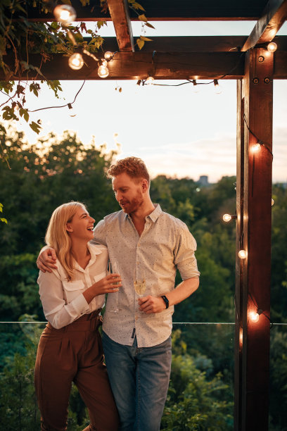 爱是值得庆祝的图片下载