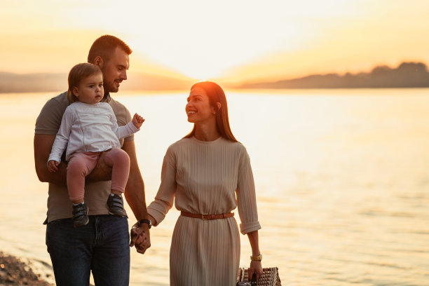 多做让家人微笑的事情图片下载