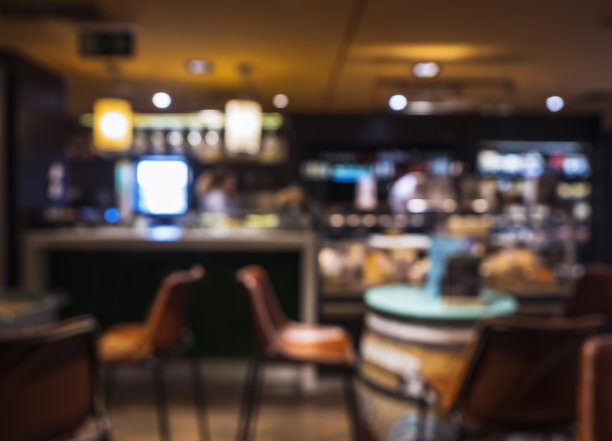 模糊酒吧夜总会室内桌子和座位与人喝夜生活图片下载