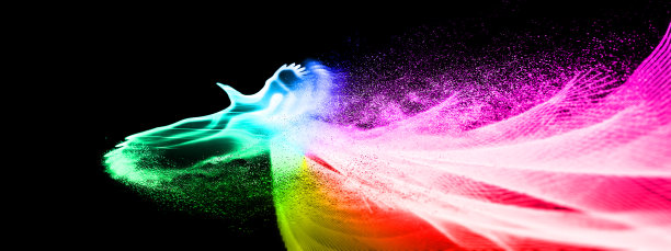 传说中的鸟，在黑暗中飞翔，闪耀着彩虹般的色彩图片下载