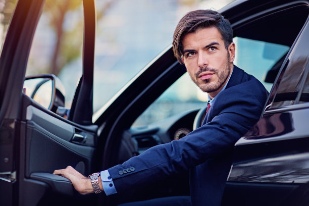 商人进出汽车图片下载