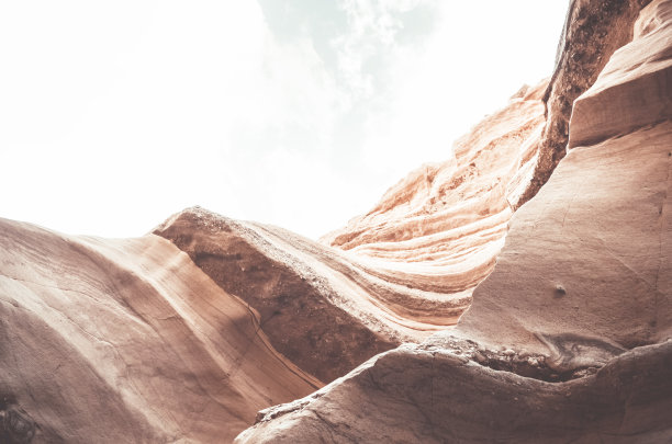 以色列埃拉特南部山区的红峡谷美丽的砂岩悬崖。——图片图片下载