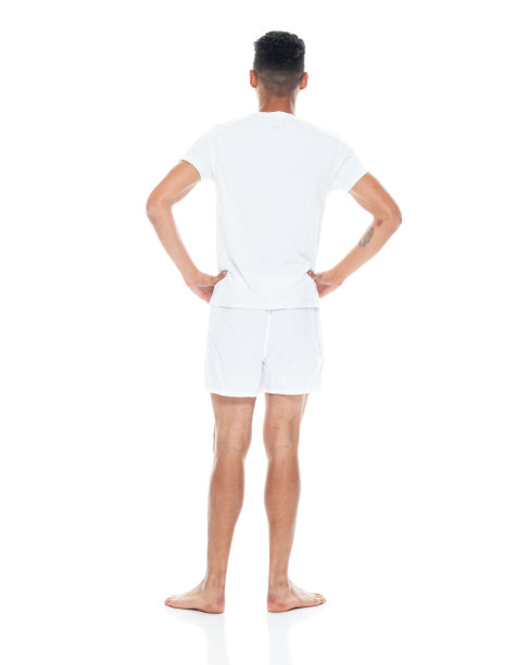 非裔美国青年男性穿着内衣站在白色背景前图片下载