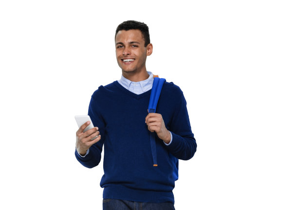 z一代年轻男性穿着毛衣站在白色背景前使用手机图片下载
