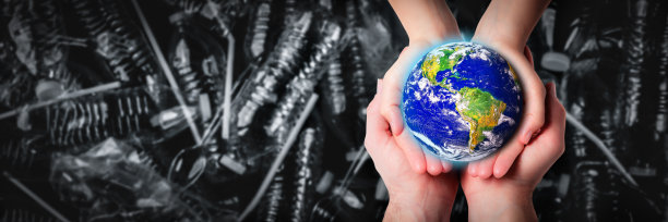 用塑料瓶和吸管握住地球的手背景图片下载