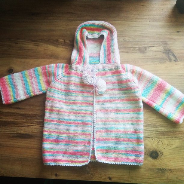 Hand-knitten婴儿开襟羊毛衫图片下载