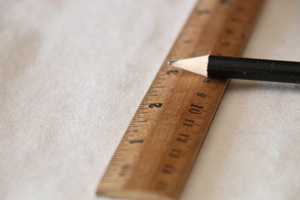 尺子和铅笔图片下载