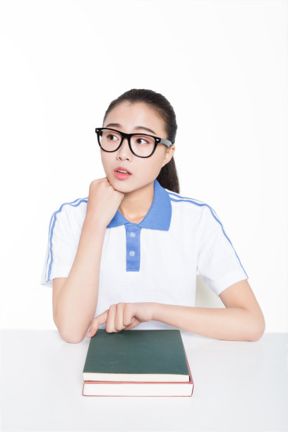 穿着短袖制服的女孩图片下载