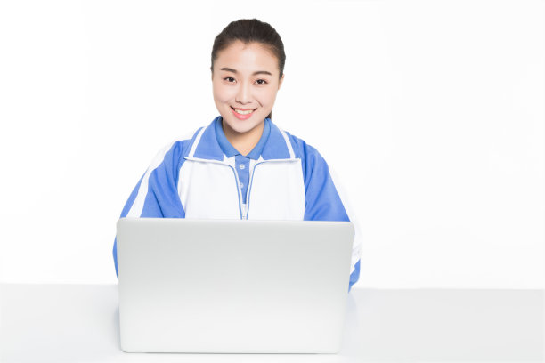 女孩使用现代通讯设备图片下载