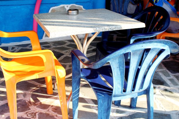 希腊罗德岛海滩上的简单酒馆图片下载