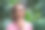 年轻女子站在植物园里。副本的空间。图片下载