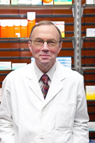 药店微笑药剂师图片下载