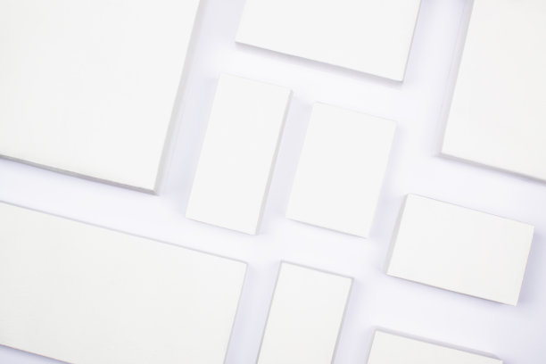 白色背景上的白色盒子。图片下载