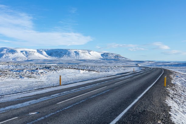 路上的冰岛图片下载