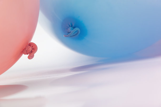 美丽的粉红色和蓝色气球结背景，特写图片下载