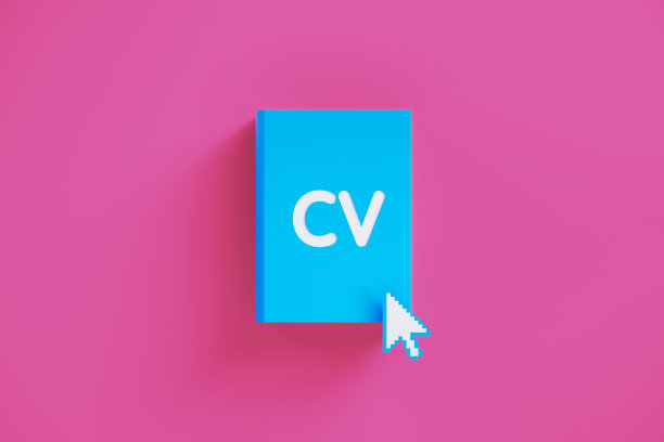 简历蓝皮书和电脑光标在粉红色背景图片下载