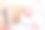 感觉筋疲力尽。沮丧的年轻女子看起来筋疲力尽，而坐在她的工作地点，拿着她的眼镜图片下载