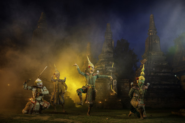 罗摩衍那的故事。Prangsorn的Rama战役。泰国蒙面舞蹈表演泰国传统的蒙面芭蕾舞(Khon)。泰国文化舞蹈艺术在蒙面孔。图片下载