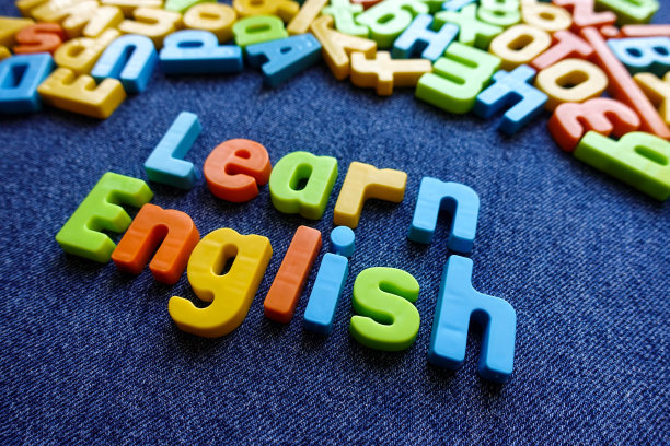 用五颜六色的字母学英语。教育的概念。图片下载