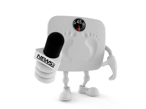 体重秤字符持有采访麦克风图片下载