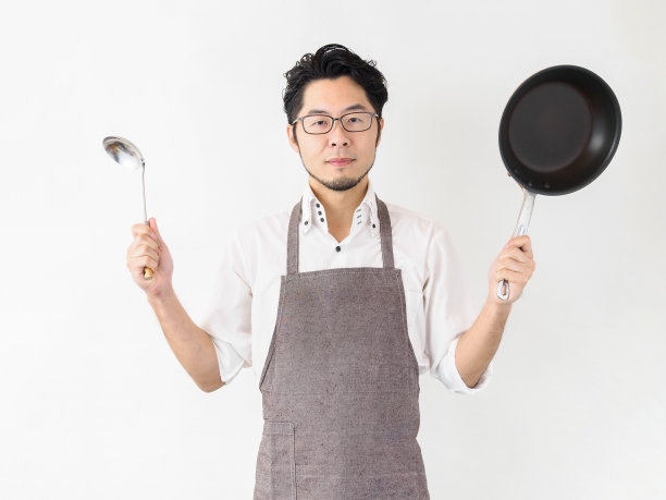 渴望烹饪的日本男人图片下载