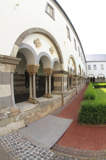 历史悠久的古老修道院图片下载