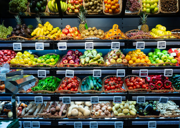 超市的蔬菜和水果区图片下载