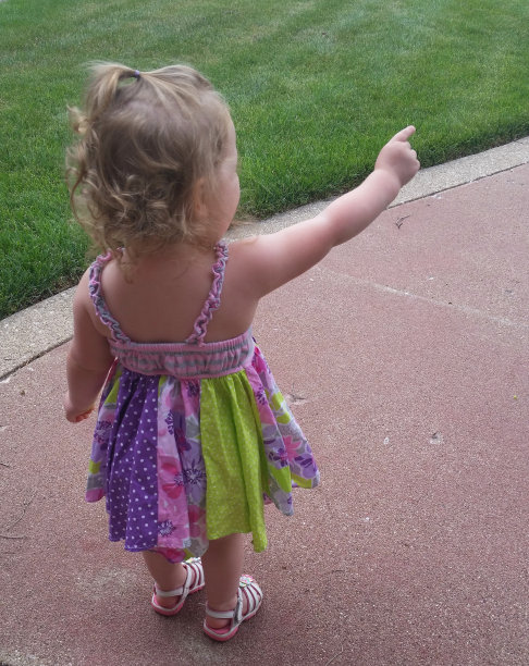 蹒跚学步的指向图片下载