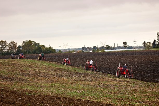 季末耕田图片下载