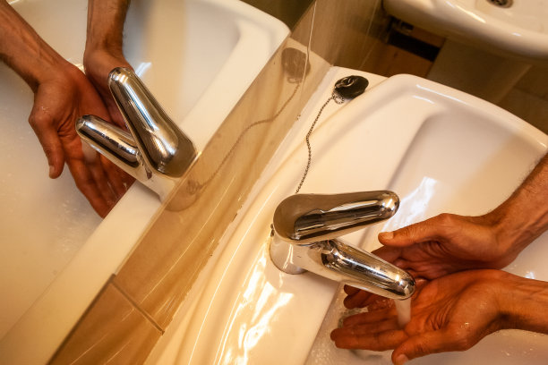 脸盆和手洗。图片下载