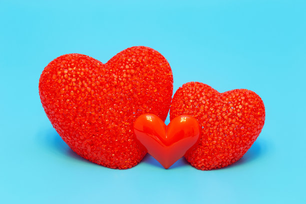 蓝色背景上的三颗红心图片下载