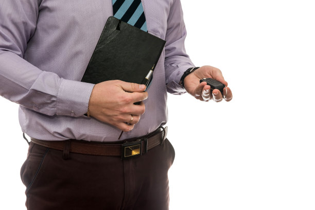 商人将汽车钥匙交给白色背景上隔离的汽车图片下载