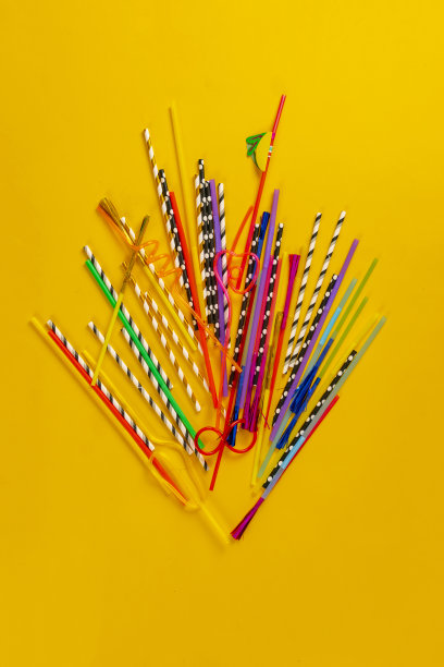 派对餐桌上的各色饮用吸管大合集图片下载